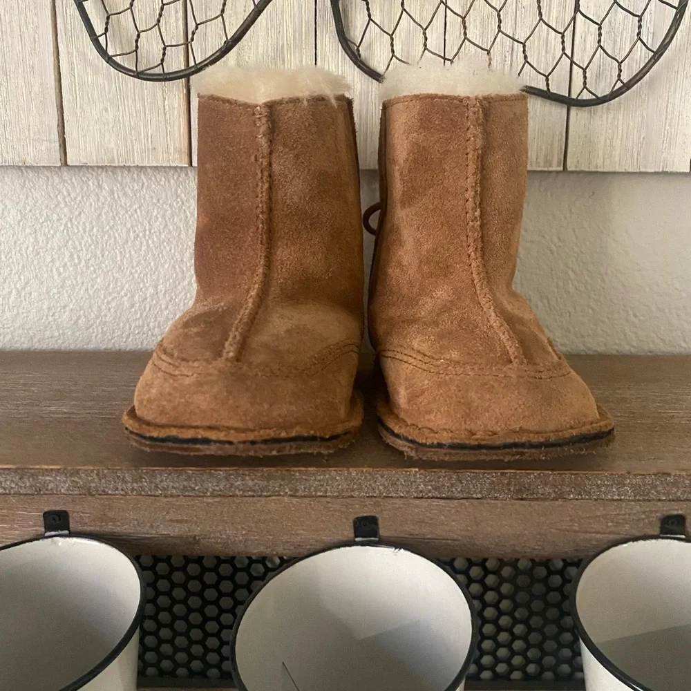 UGG Boots Shoes Booties (Infant) S/N 5206 Size S 6